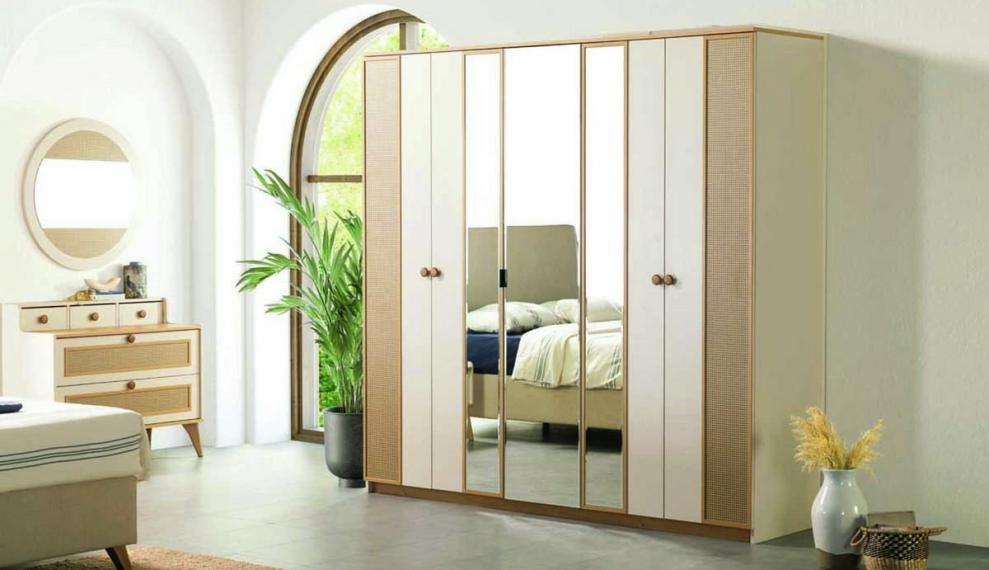 Ratte Bedroom